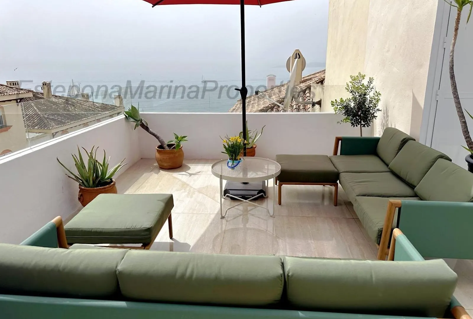 Emp 21, Large South Facing Duplex Apartment Estepona