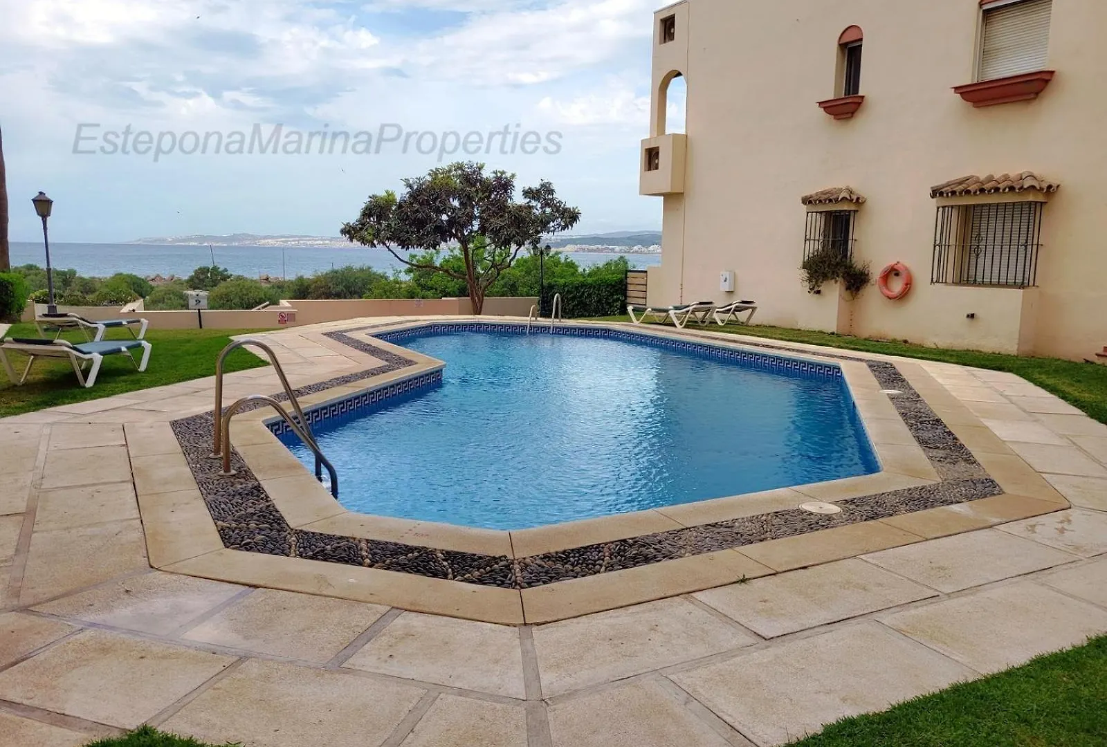 Emp 21, Large South Facing Duplex Apartment Estepona
