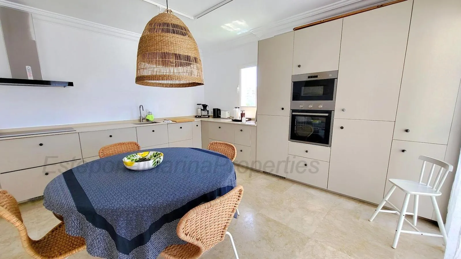 Emp 21, Large South Facing Duplex Apartment Estepona