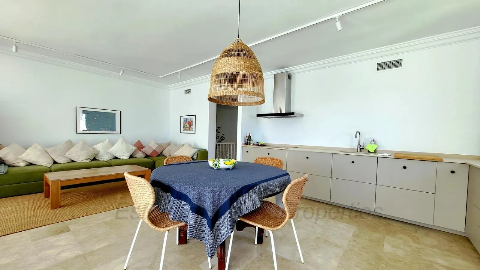 Emp 21, Large South Facing Duplex Apartment Estepona